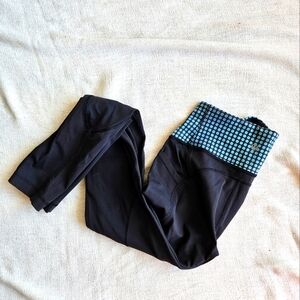 Lulu lemon high rise tights/ side pockets / size 2 (but fits tight)